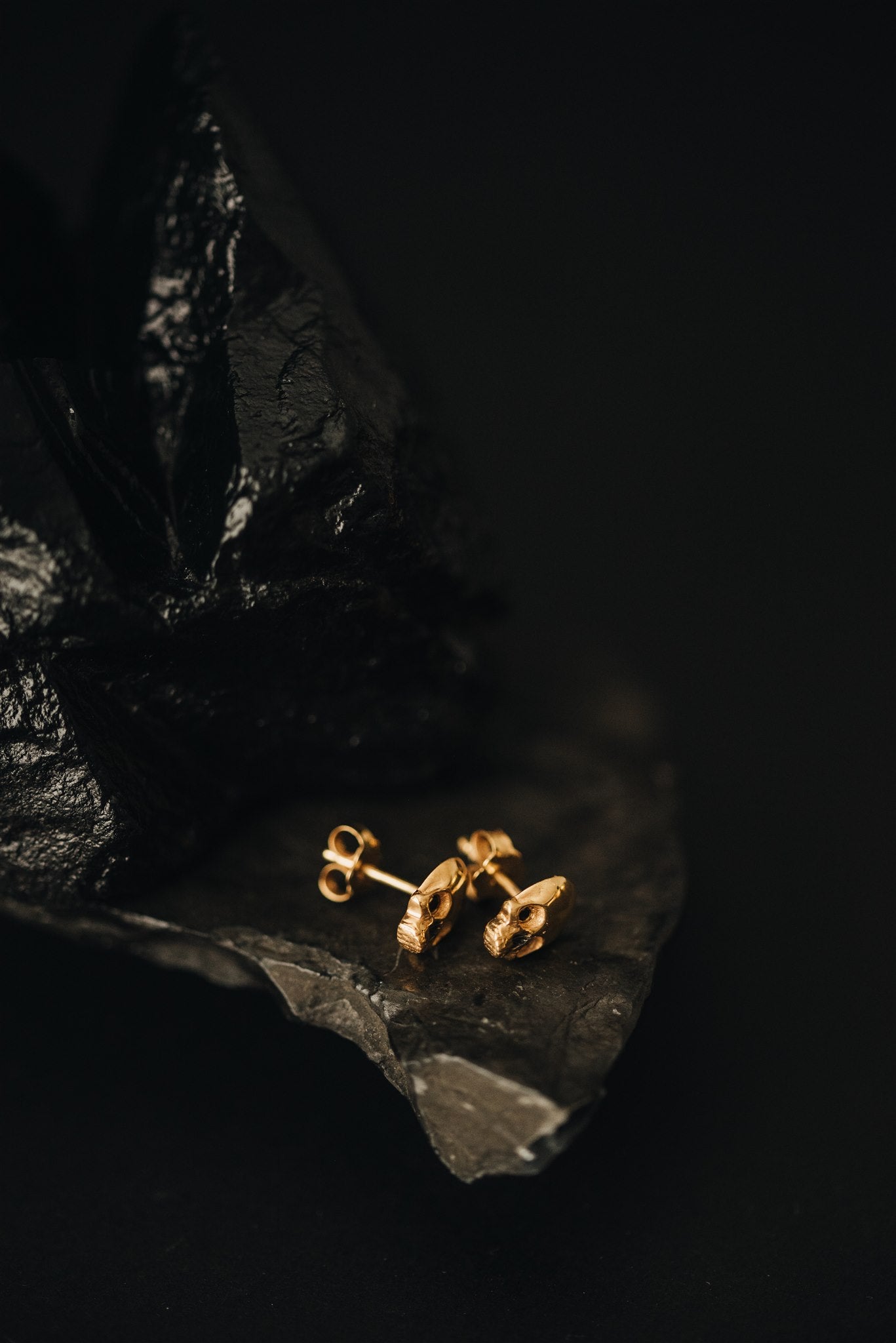 Stoned Skull Studs